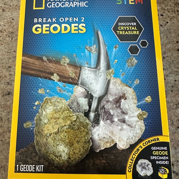 Kids - National Geographic Break Open 2 Geodes - Picture 2 of 4